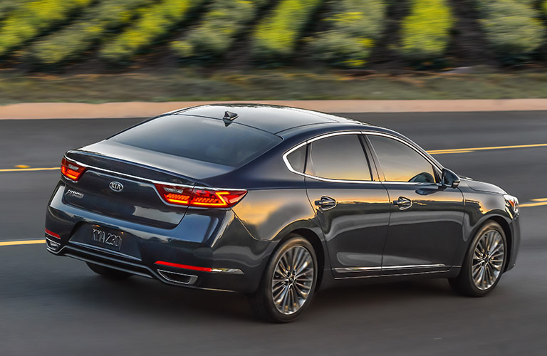 2017 Kia Cadenza right side