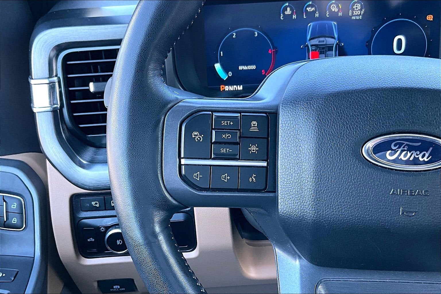 2024 Ford Super Duty F-350 DRW LARIAT