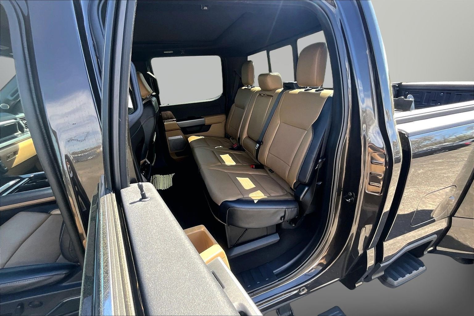 2024 Ford Super Duty F-350 DRW LARIAT