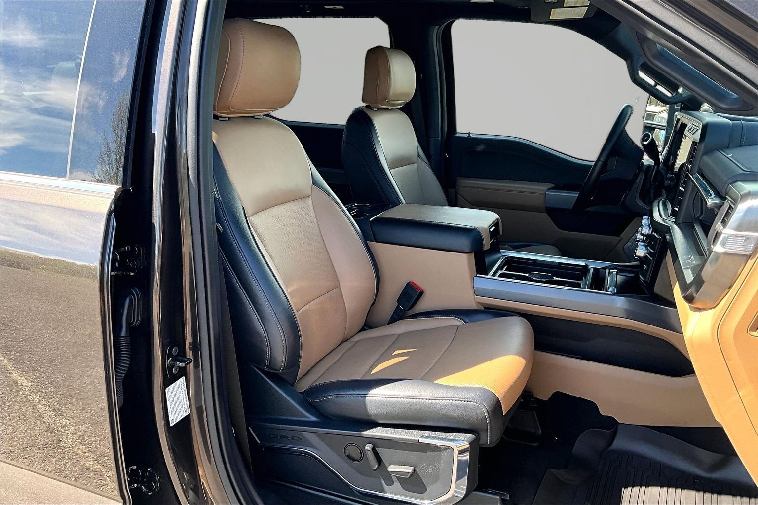 2024 Ford Super Duty F-350 DRW LARIAT