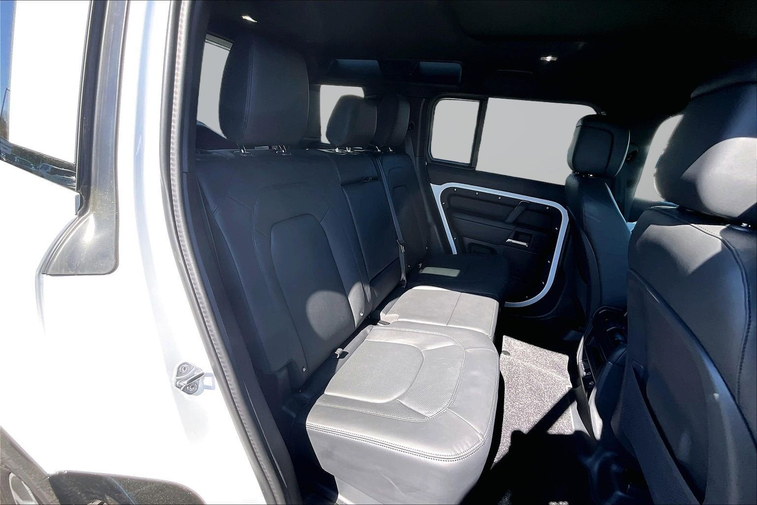 2025 Land Rover Defender X-Dynamic SE
