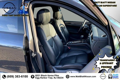 2023 Porsche Macan Base