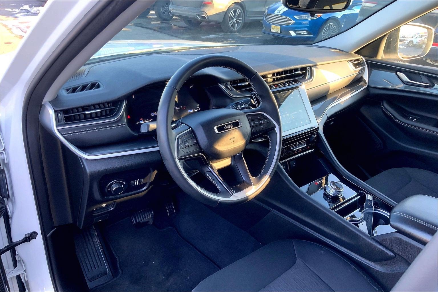 2023 Jeep Grand Cherokee Laredo 4x4