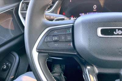 2023 Jeep Grand Cherokee Laredo 4x4