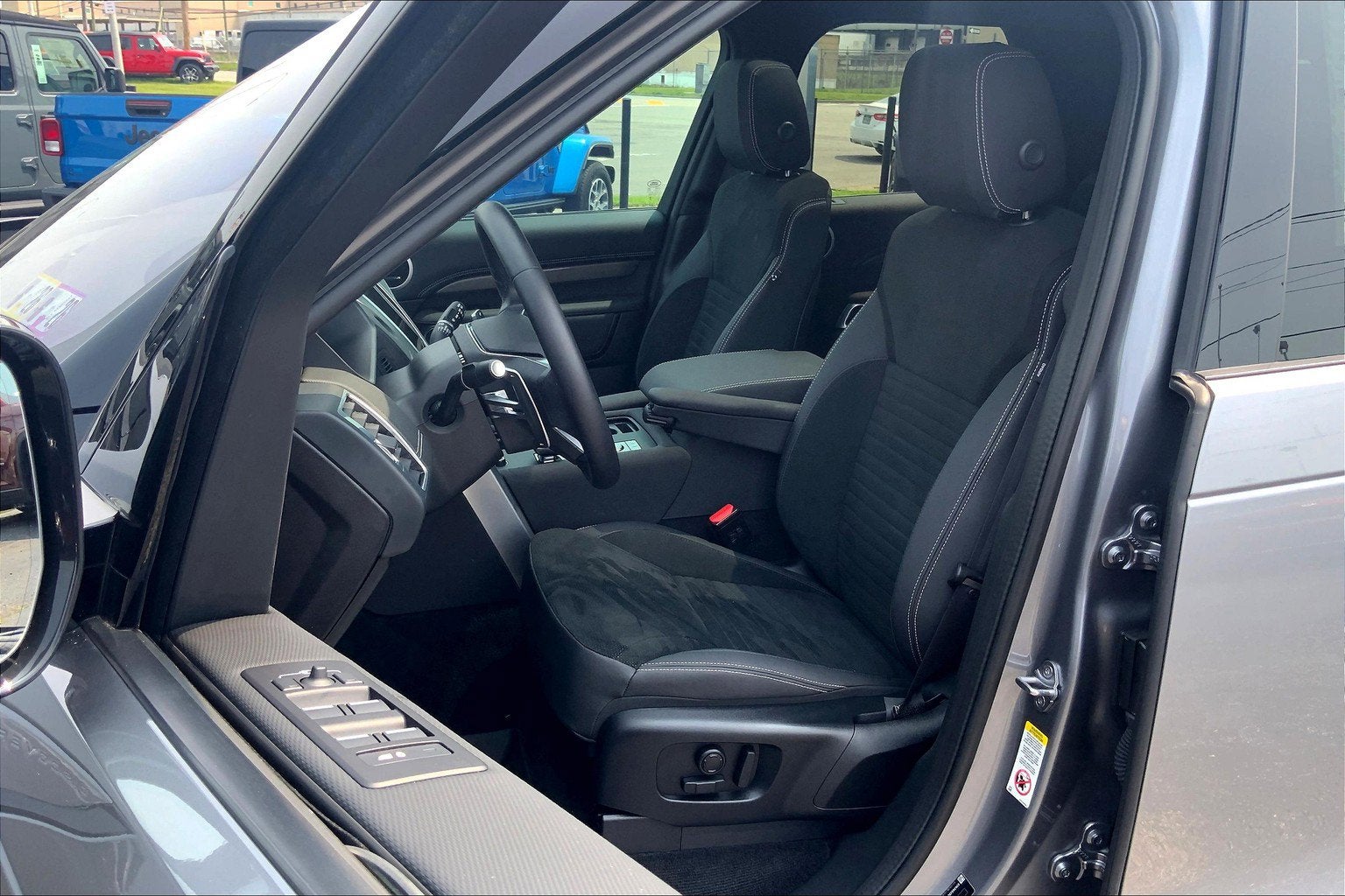 2023 Land Rover Discovery P300 S R-Dynamic