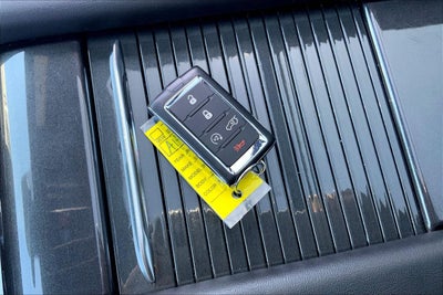 2023 Jeep Wagoneer Base