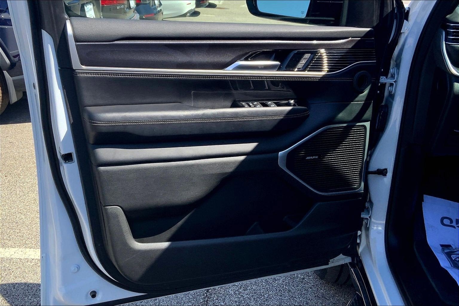 2023 Jeep Wagoneer Base