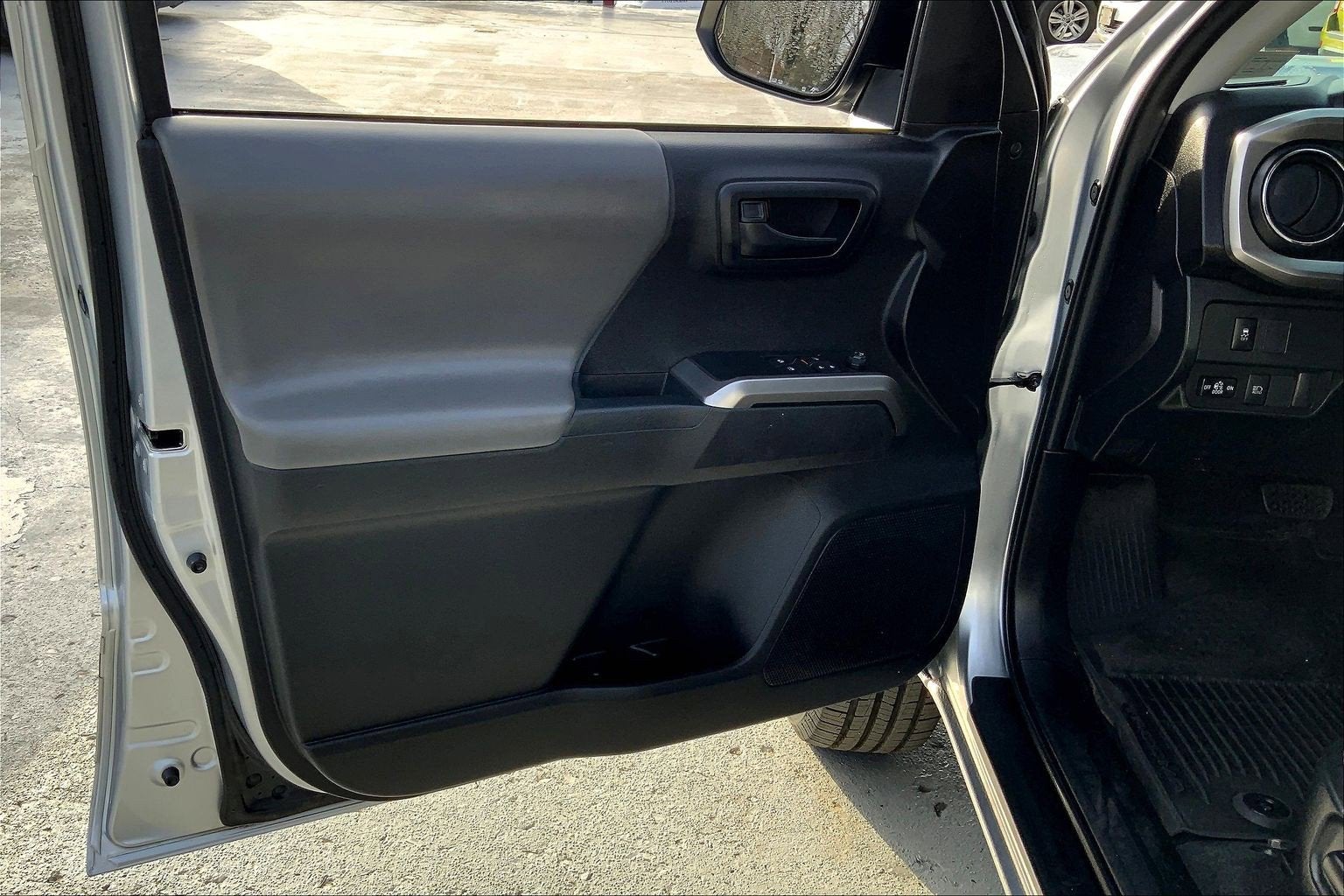 2022 Toyota Tacoma 4WD SR5