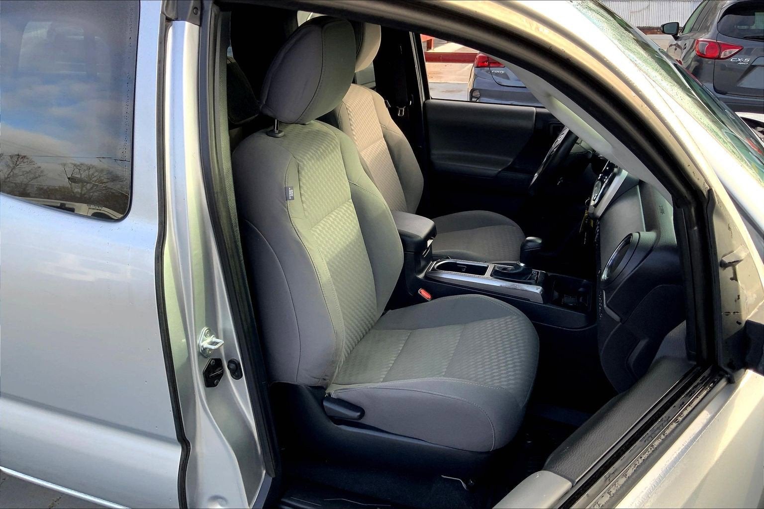 2022 Toyota Tacoma 4WD SR5