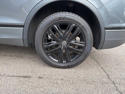 2022 Volkswagen Tiguan SE R-Line Black