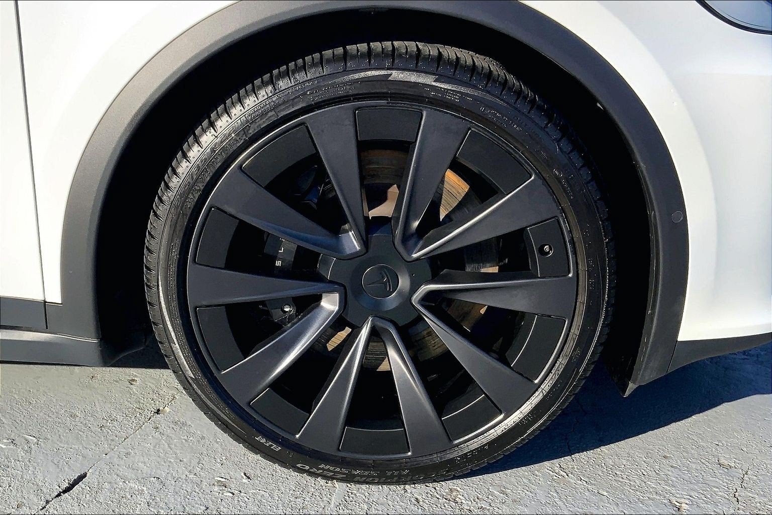 2023 Tesla Model X Standard
