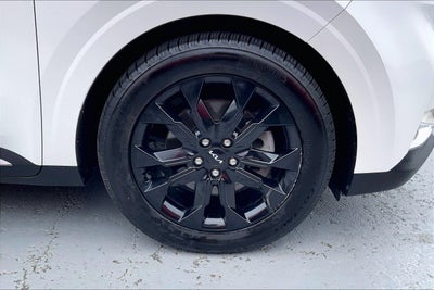 2023 Kia Carnival SX