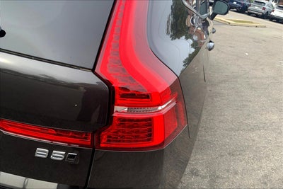 2022 Volvo XC60 Momentum