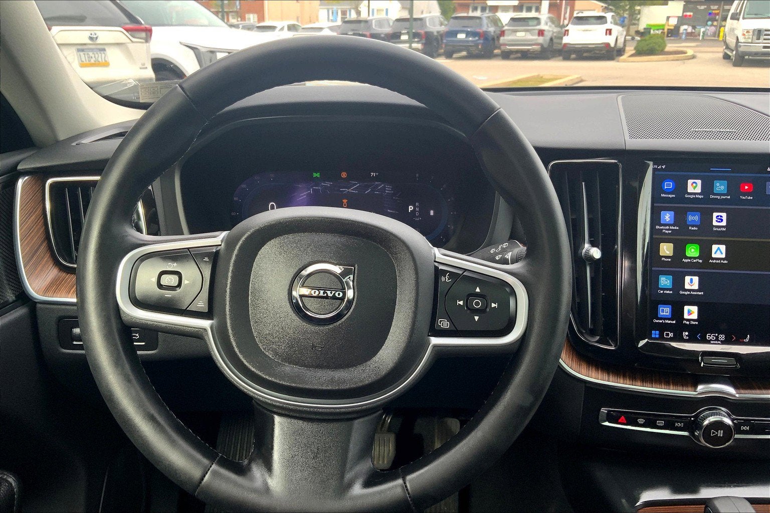 2022 Volvo XC60 Momentum