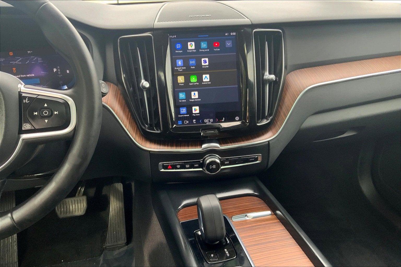 2022 Volvo XC60 Momentum