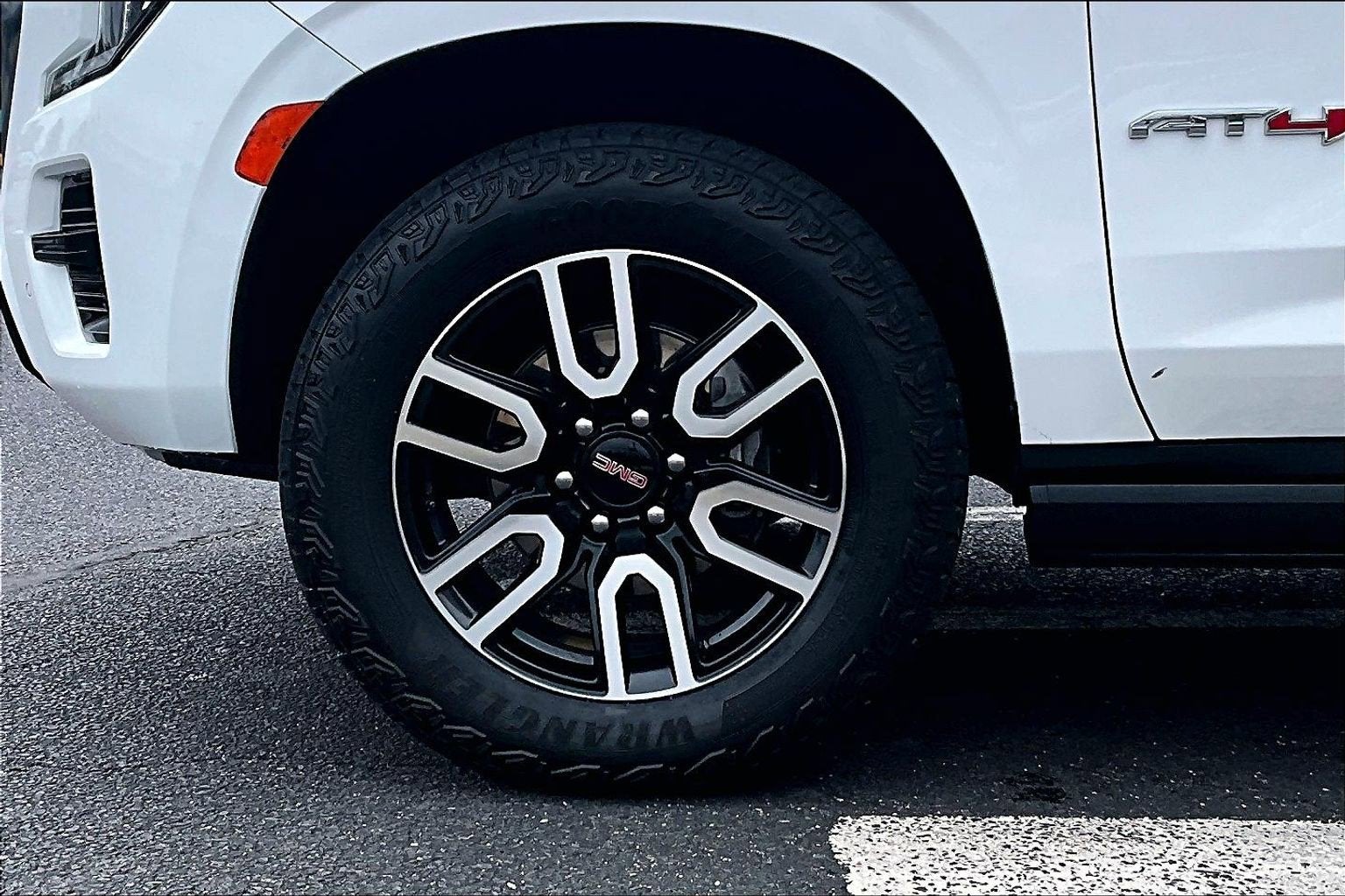 2024 GMC Yukon AT4