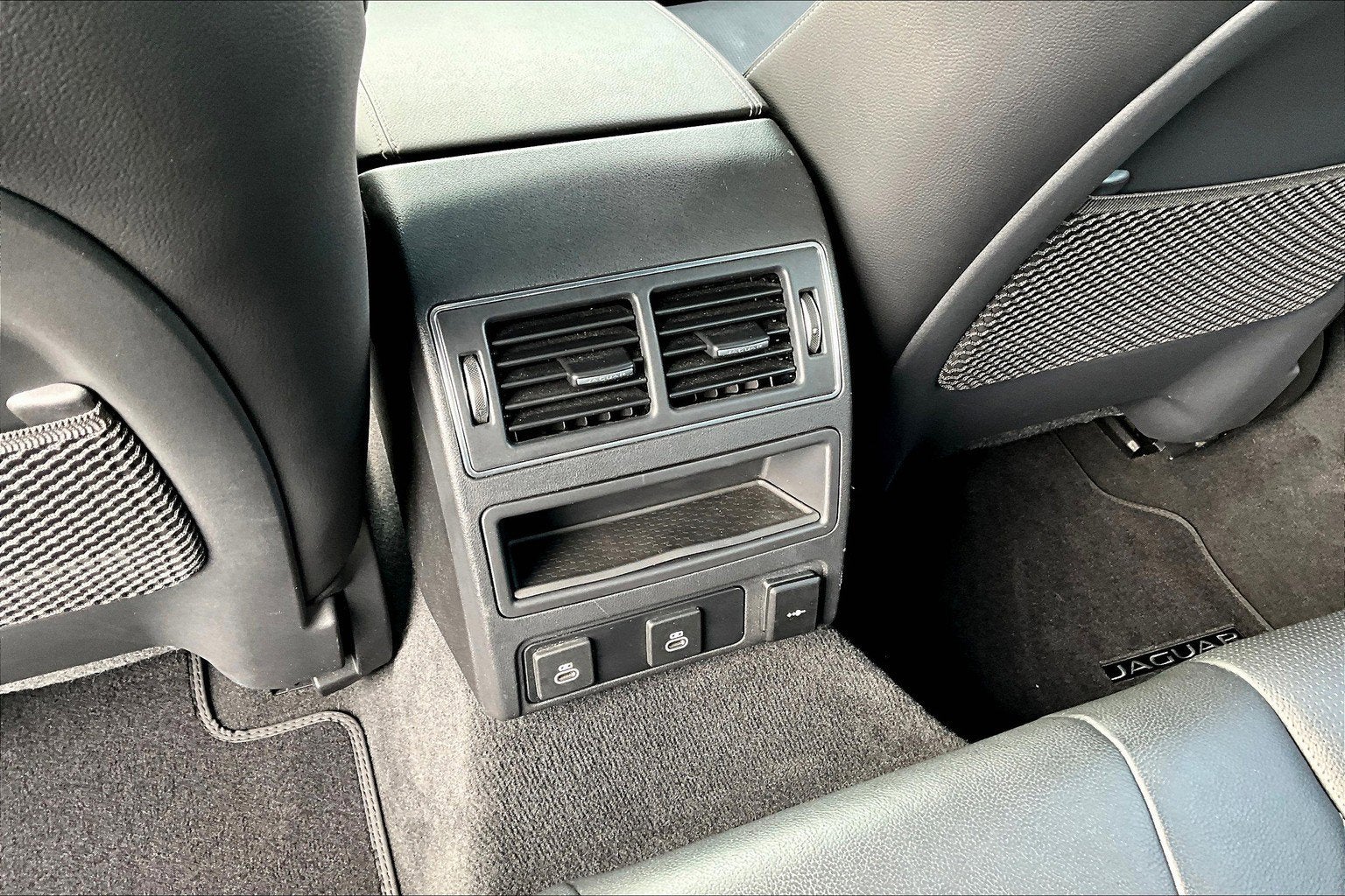 2022 Jaguar XF R-Dynamic SE