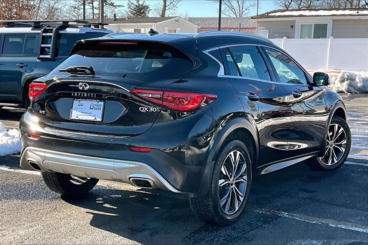 2018 INFINITI QX30 ESSENTIAL