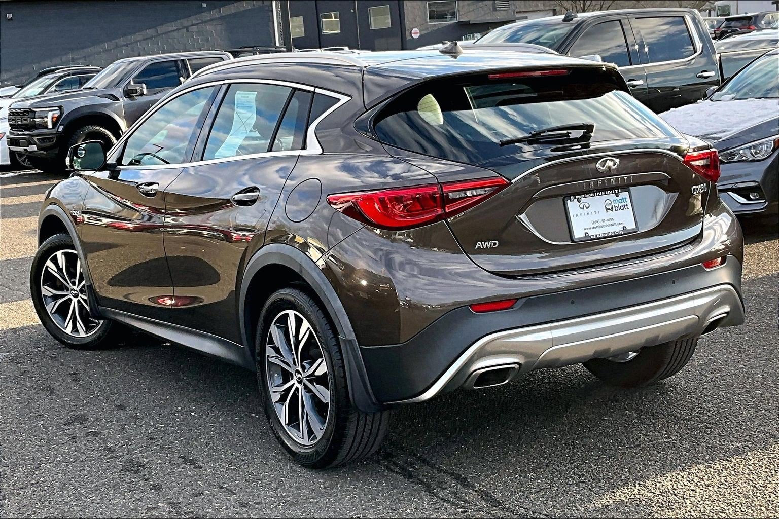 2017 INFINITI QX30 Premium AWD