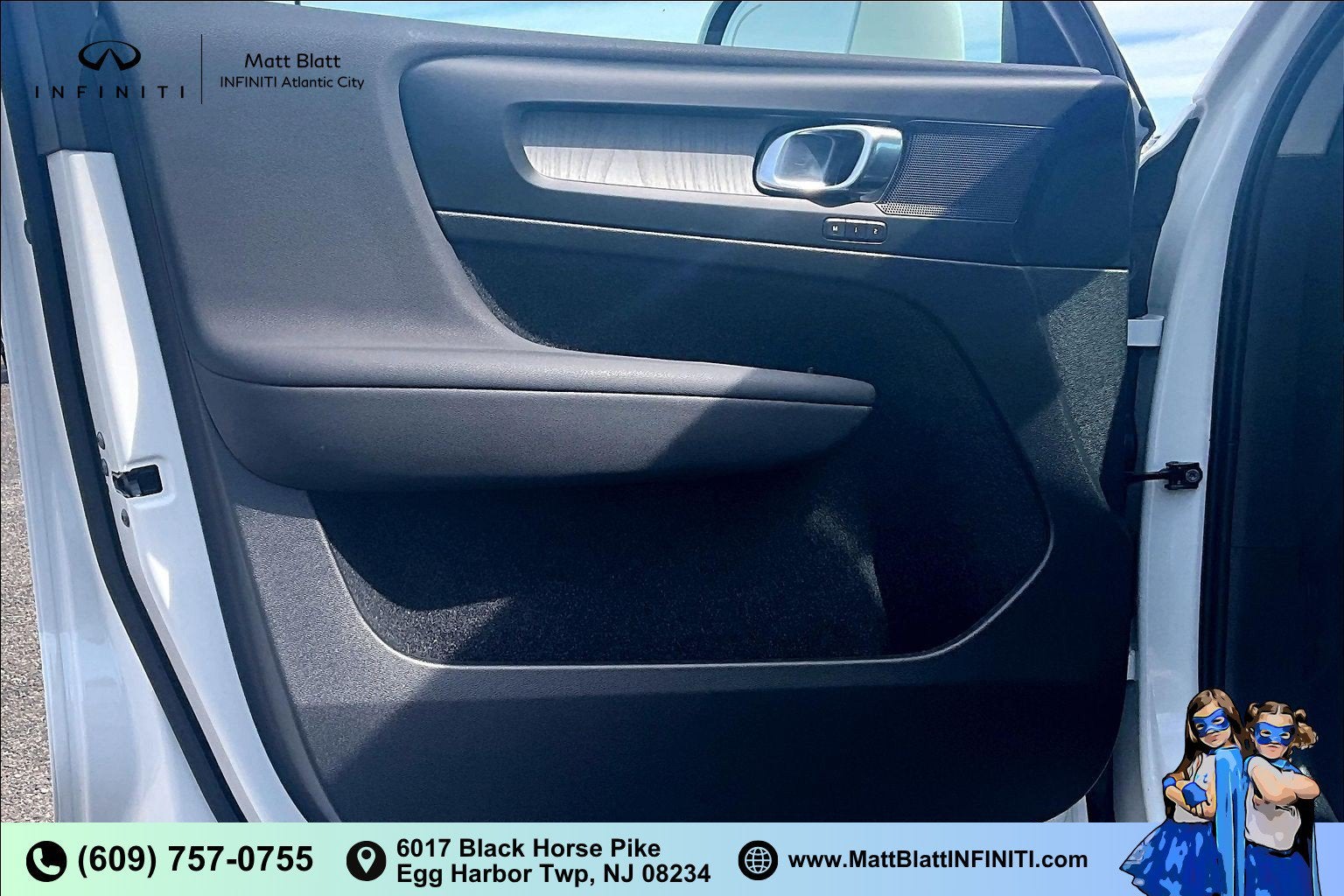 2025 Volvo XC40 Core Bright Theme