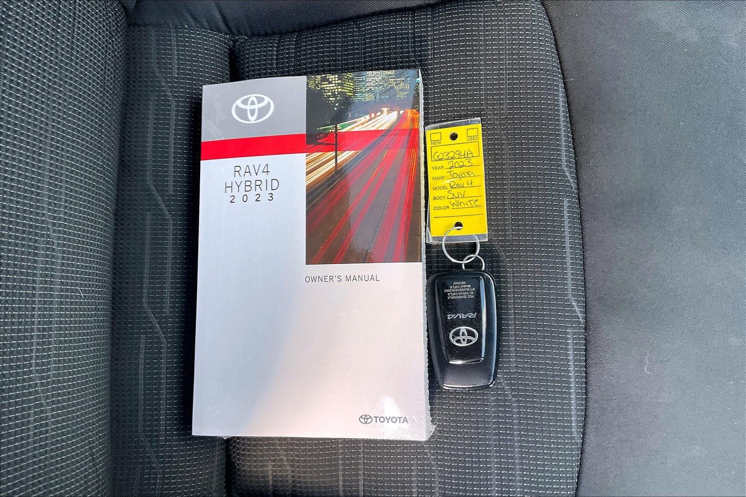 2023 Toyota RAV4 Hybrid SE