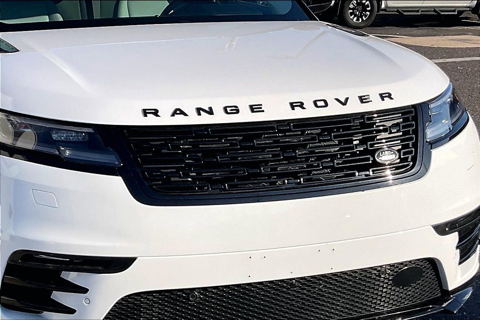 2025 Land Rover Range Rover Velar Dynamic SE