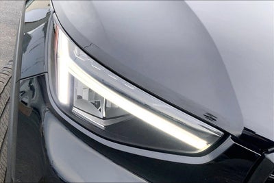 2023 Volvo XC40 Plus Dark Theme