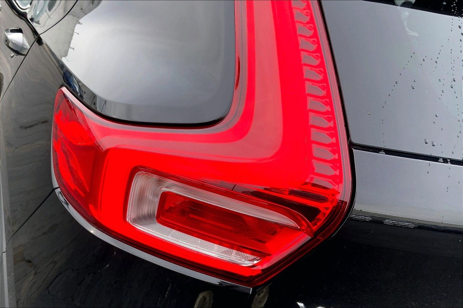2023 Volvo XC40 Plus Dark Theme