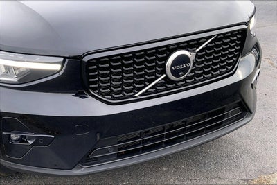2023 Volvo XC40 Plus Dark Theme
