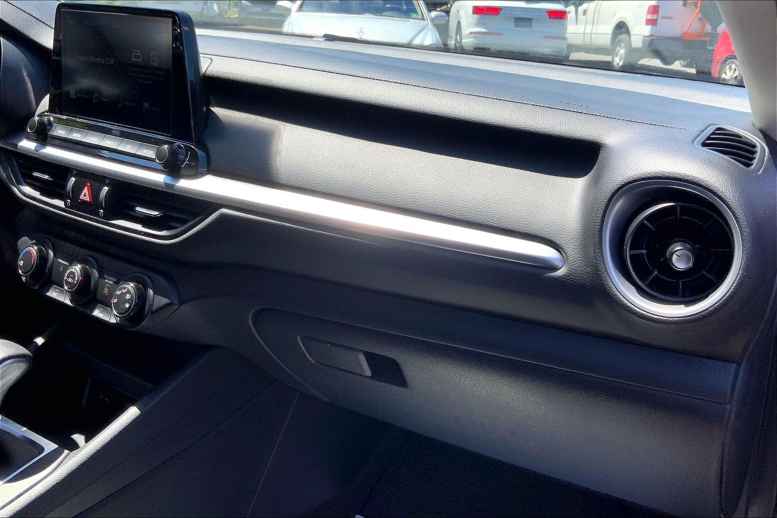 2024 Kia Forte LXS - Photo 17