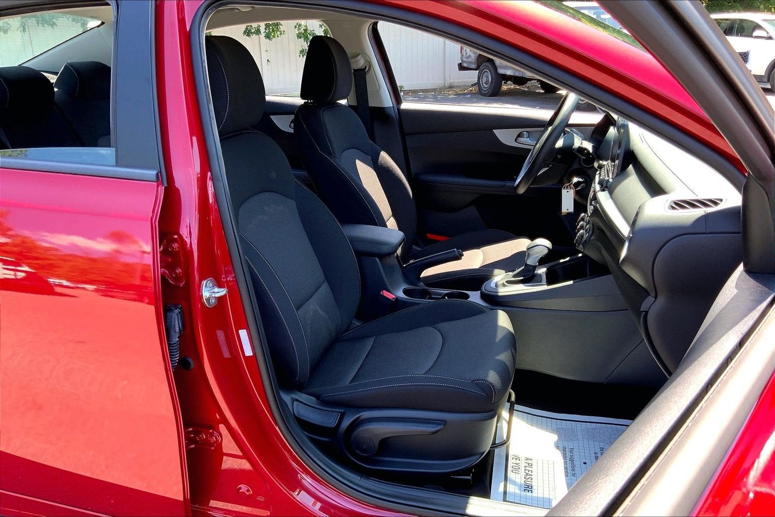 2024 Kia Forte LXS - Photo 9
