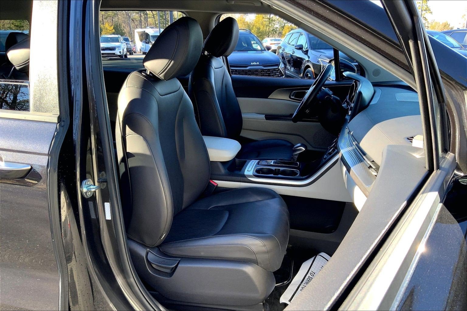 2024 Kia Carnival LX