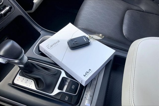 2024 Kia Carnival LX